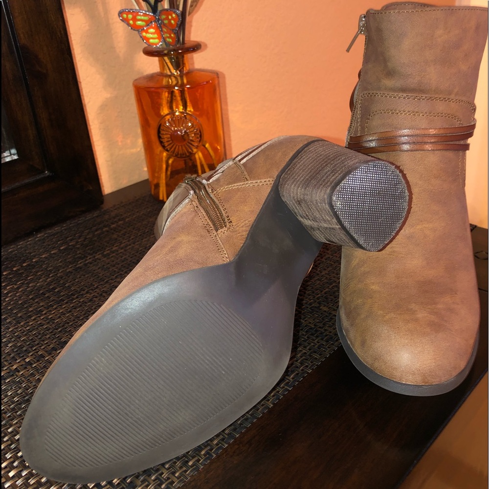 CUTE BROWN LOW BOOT - Picture 3 of 3